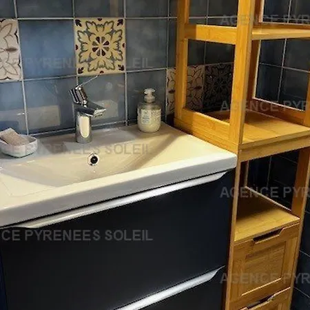 Apartment T2 Lumineux Avec Loggia Et Coin - Bien Equipe - Fr-1-295-190 *